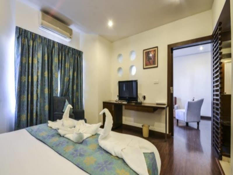 Oyster Suites Hyderabad Ngoại thất bức ảnh